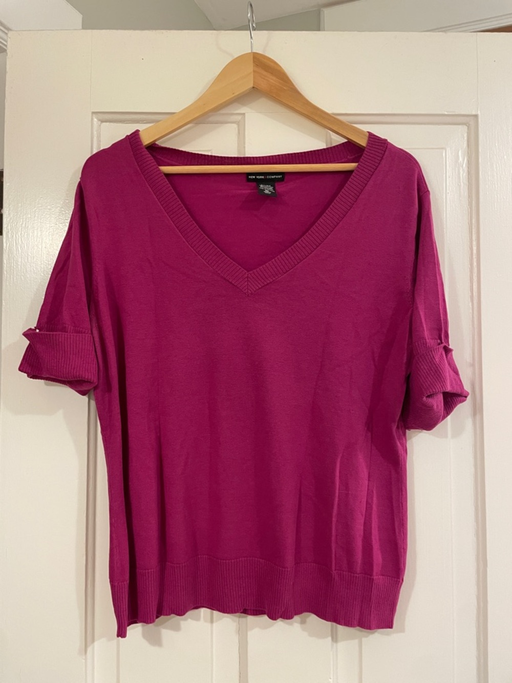 Vintage New York & Company Silk-Blend V-Neck Short Sleeve Sweater - Magenta